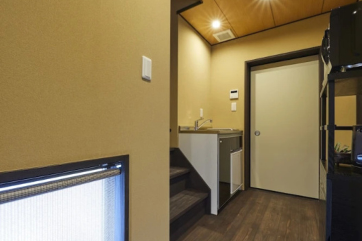 Room 8 of 12