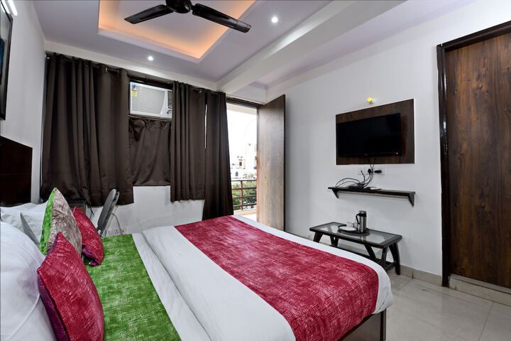 Room 17 of 38