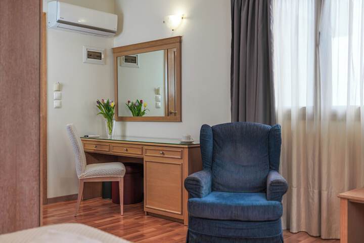 Room 10 of 34