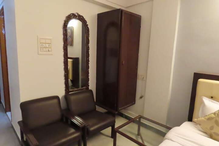 Room 4 of 26
