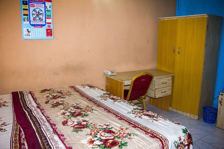 Room 4 of 34