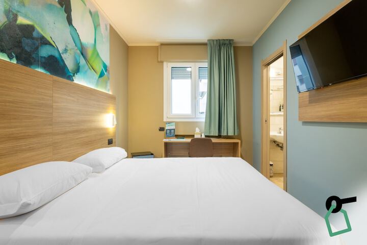 Room 9 of 35