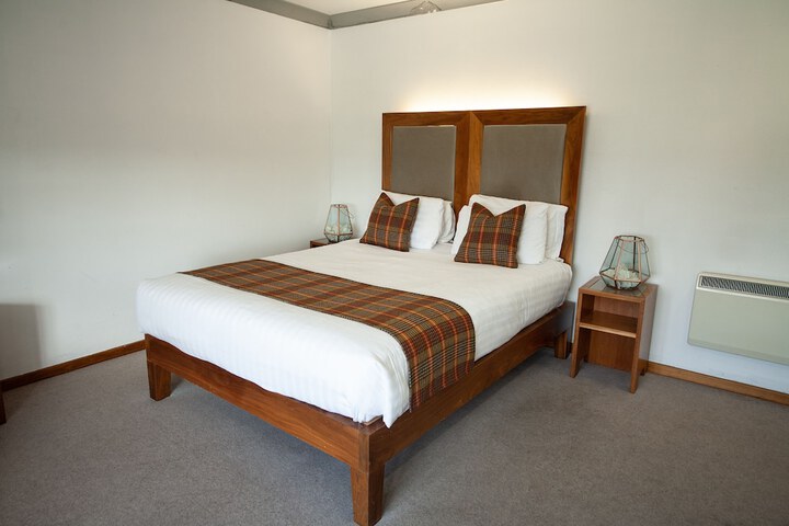 Room 5 of 56