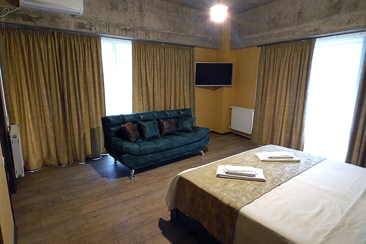 Room 4 of 20