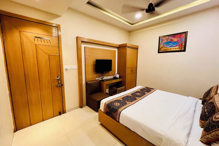 Room 12 of 35