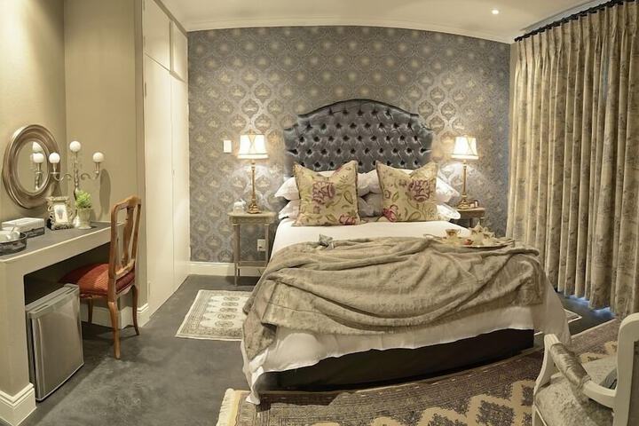 Room 5 of 37