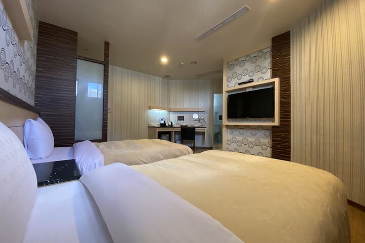 Room 5 of 48