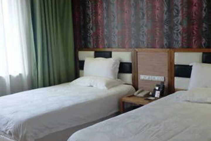 Room 5 of 9