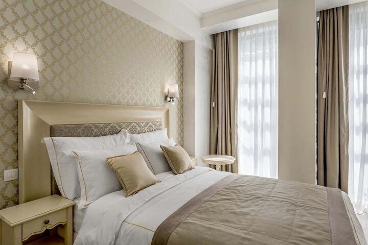 Room 27 of 108