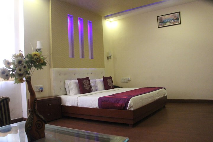 Room 10 of 29