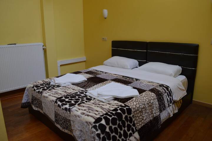 Room 12 of 34