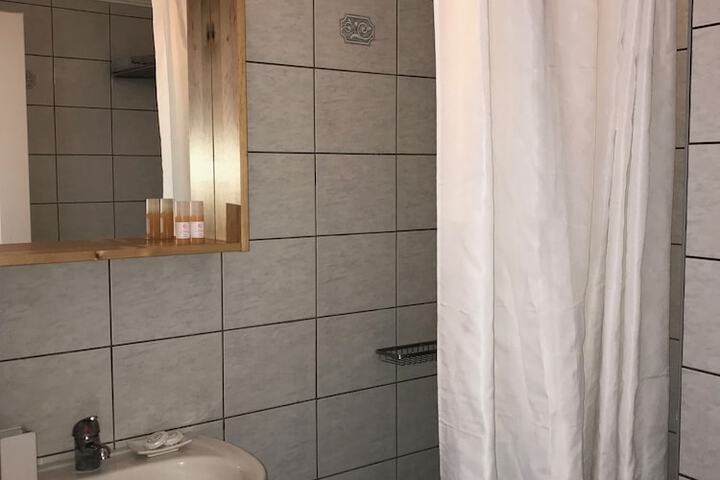 Room 33 of 59
