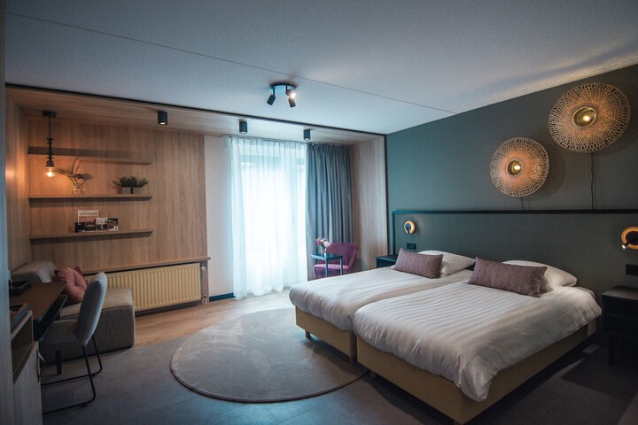 Room 9 of 103