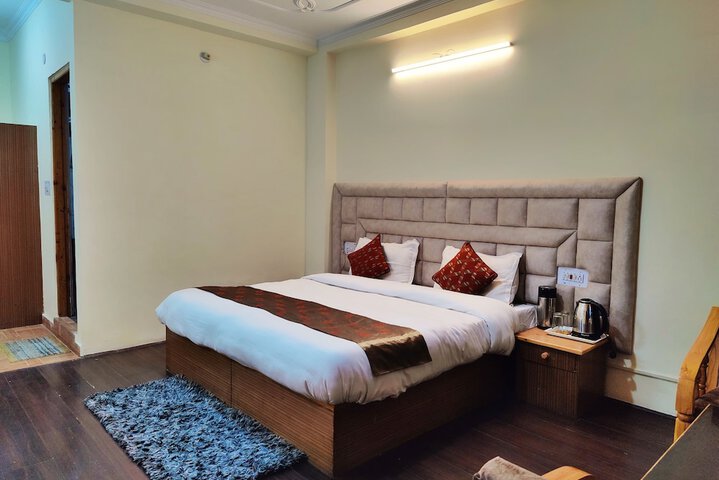 Room 12 of 38