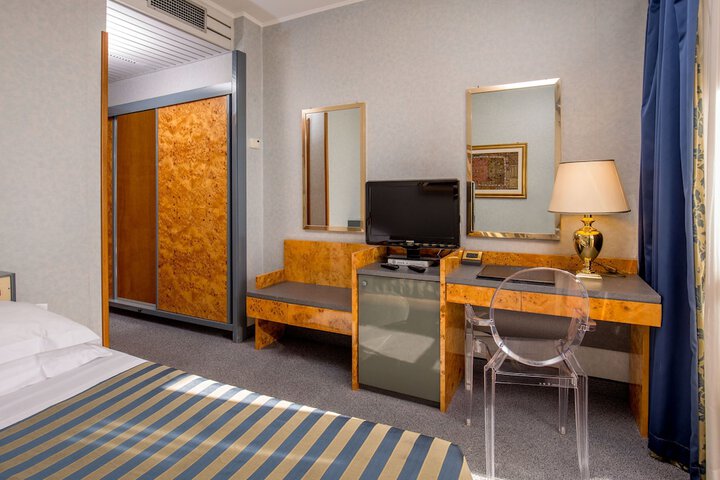 Room 5 of 30