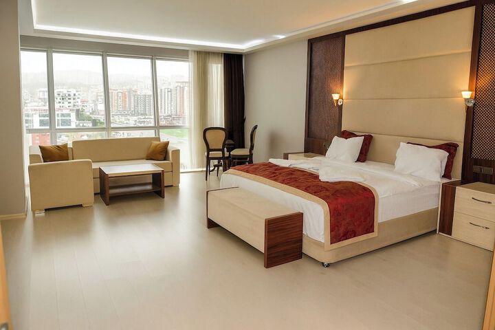 Room 28 of 71