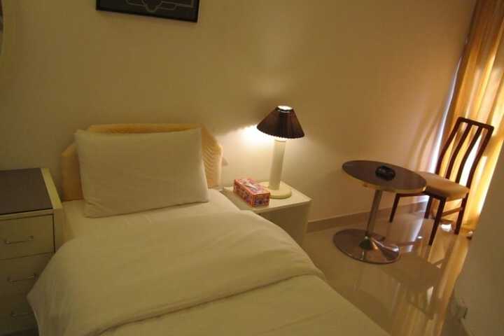 Room 3 of 28