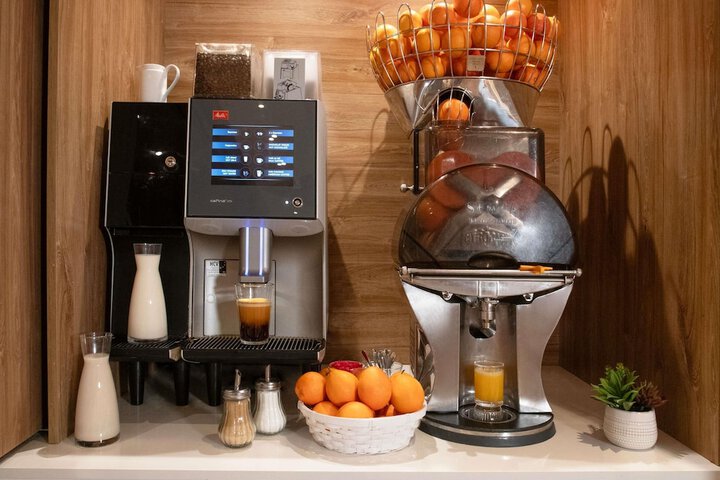 Breakfast/Coffee Service 82 of 122