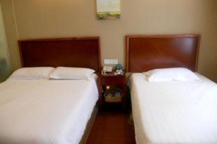 Room 2 of 5