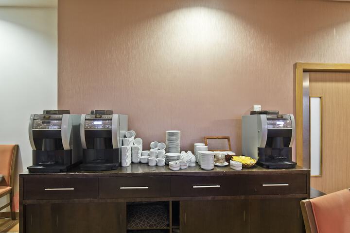 Breakfast/Coffee Service 81 of 102