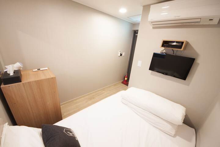 Room 15 of 44