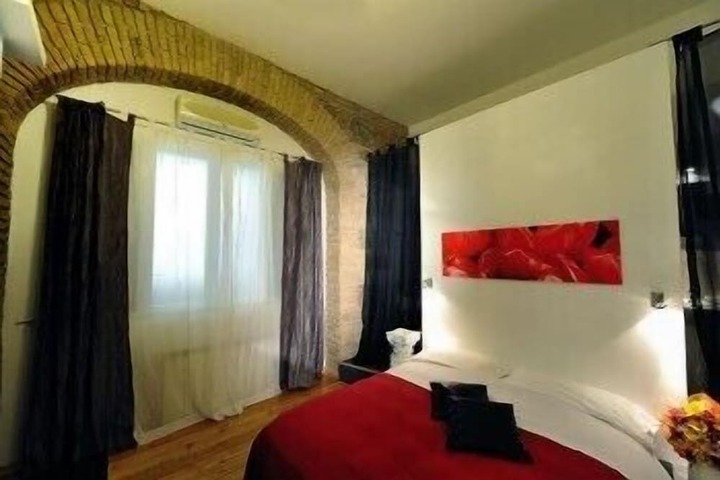 Room 12 of 35