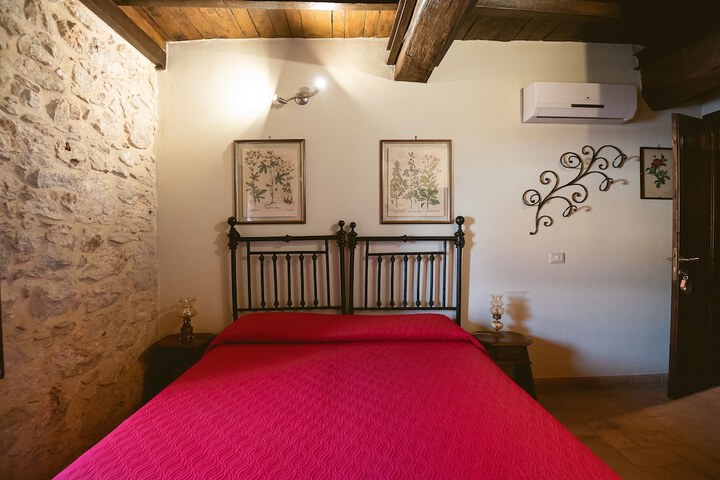 Room 8 of 115