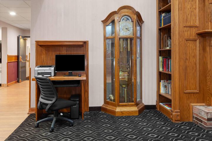 Business Center 29 of 33