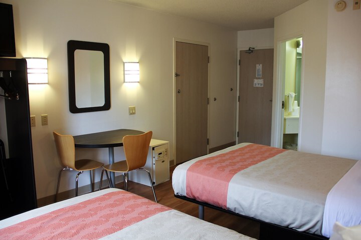 2 Double Beds (5 of 6)