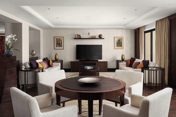 Room 52 of 175