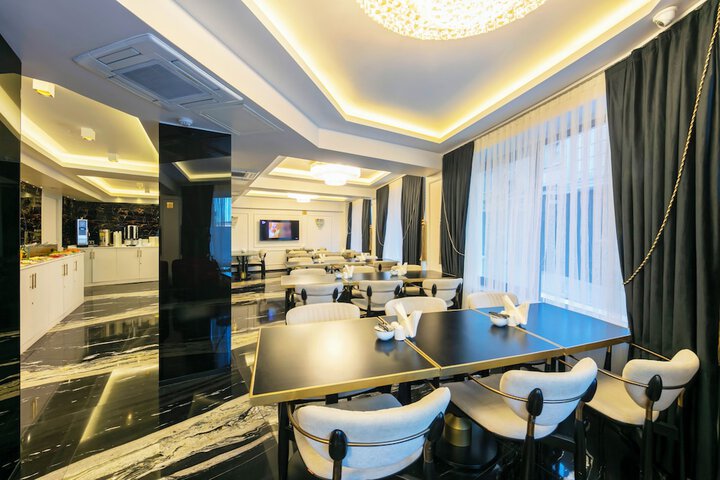 Dining 47 of 70