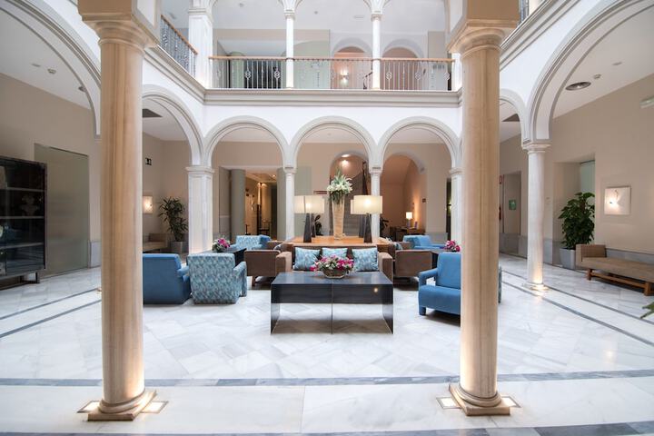 Entrance & Lobby