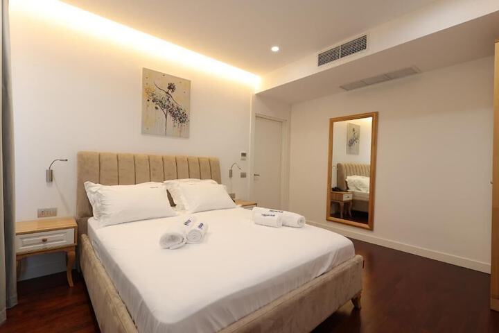 Room 28 of 107