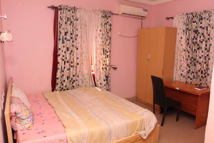 Room 10 of 16