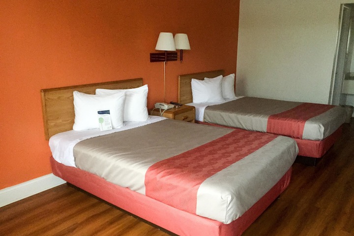 2 Double Beds (3 of 6)