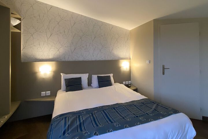 Room 10 of 35