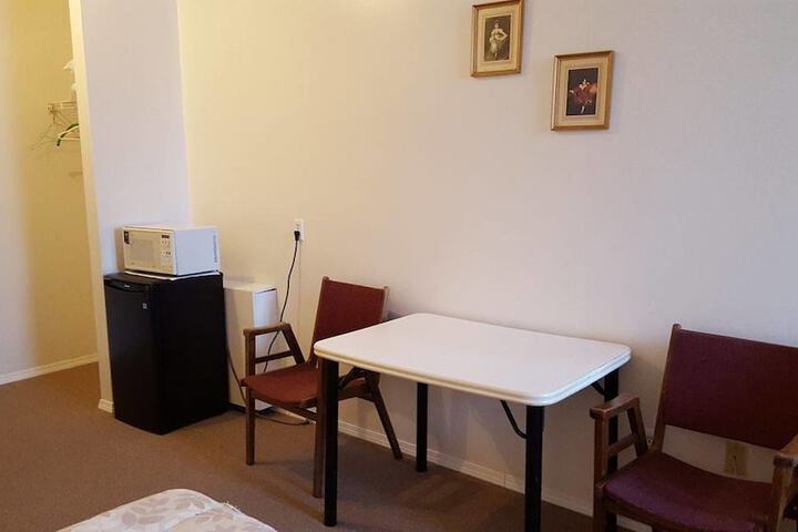 Room 4 of 6