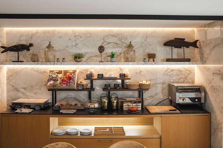 Breakfast/Coffee Service 18 of 24