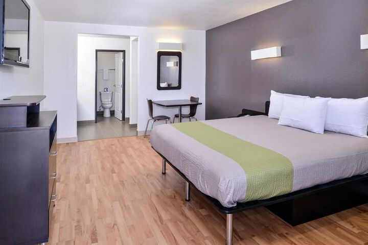 Room 13 of 23