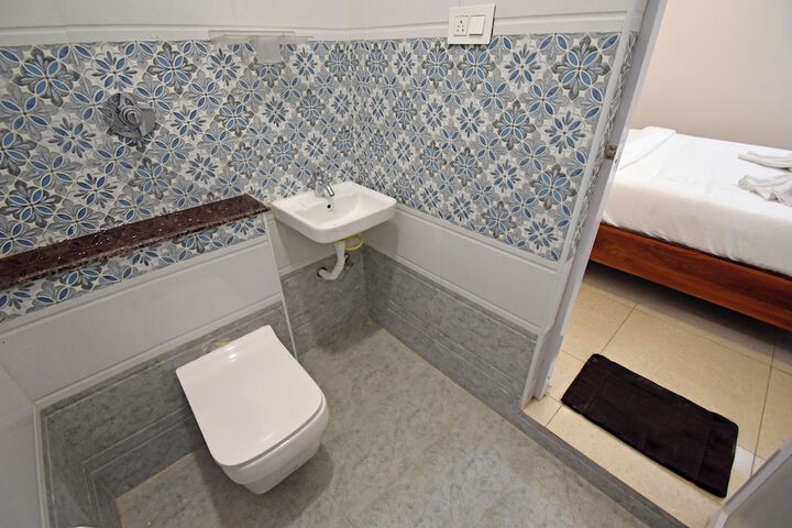 Room 32 of 64