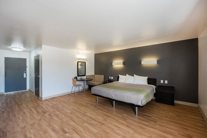 Room 17 of 35