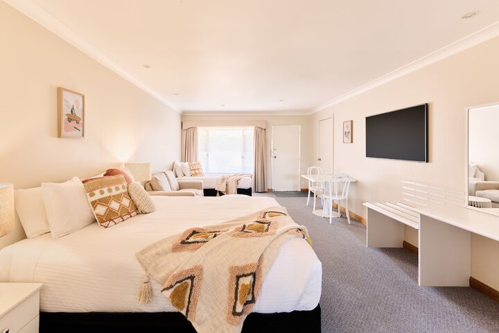 Room 4 of 23