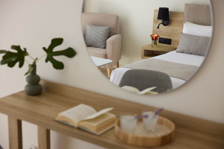 Room 47 of 212
