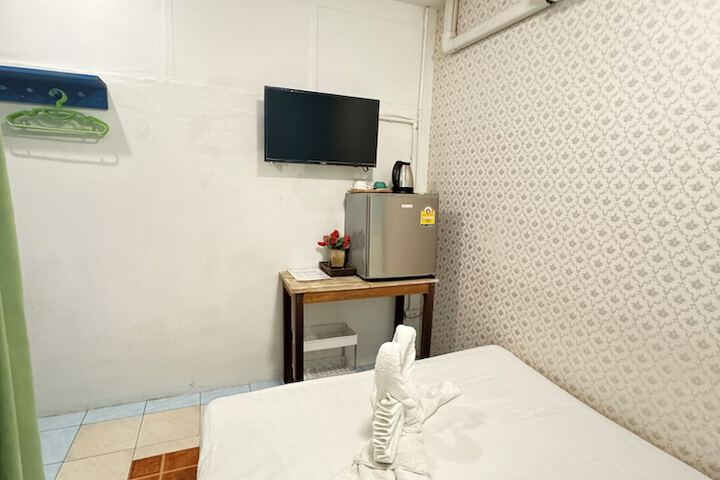 Room 17 of 28