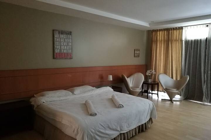 Room 8 of 32