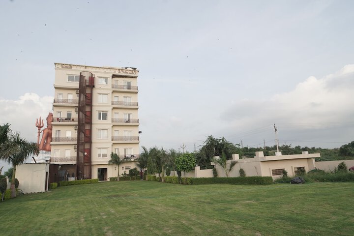 Hotel Exterior 89 of 102