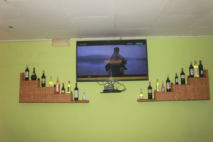 Lounge 49 of 51