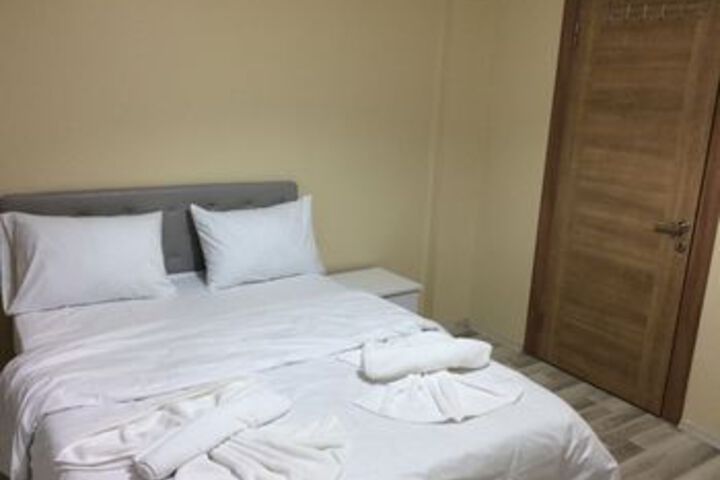 Room 10 of 18