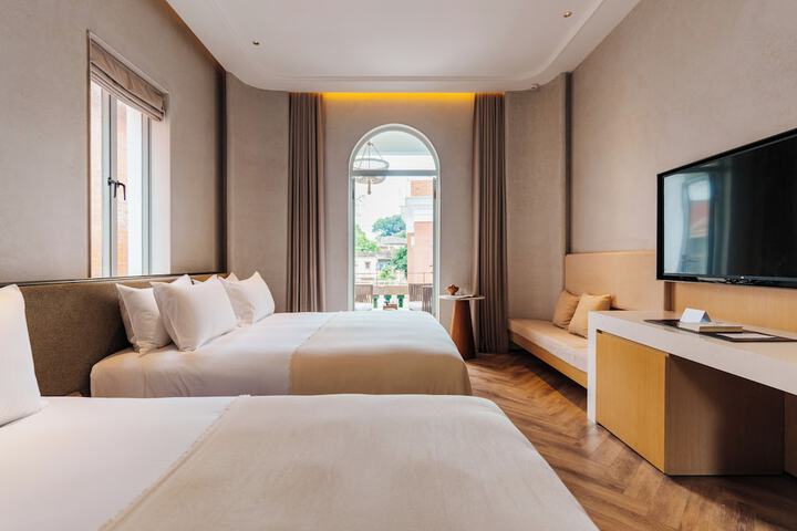 Room 4 of 17