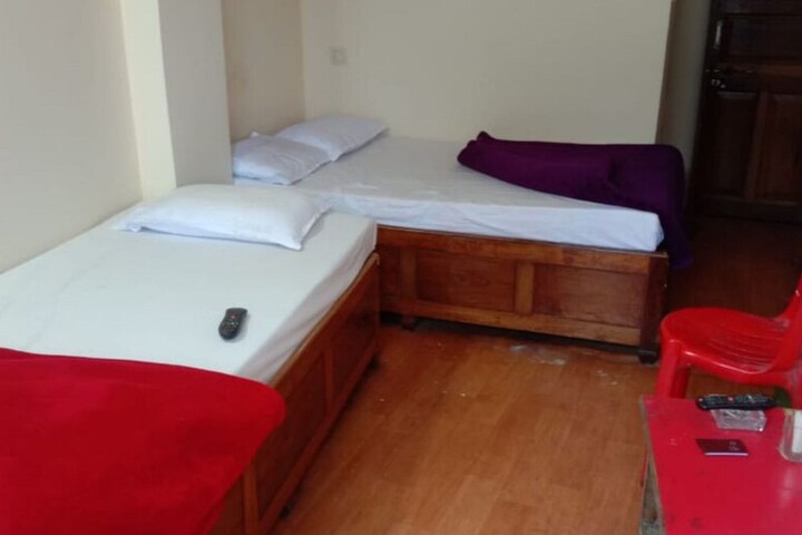 Room 8 of 12